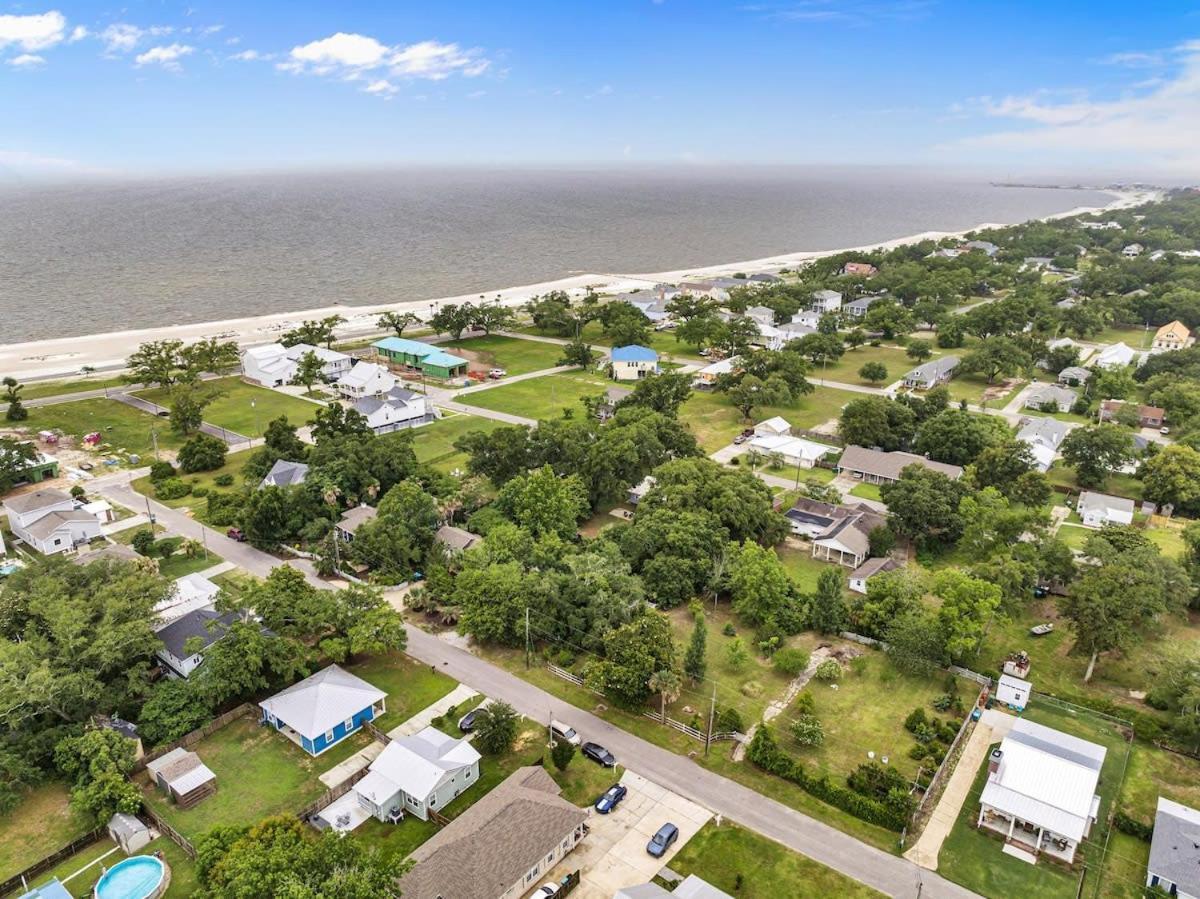 Bare Feet Bungalow -Close To Beach & Dog Friendly Гълфпорт Екстериор снимка
