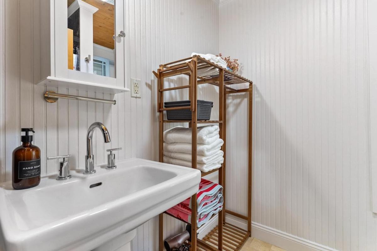Bare Feet Bungalow -Close To Beach & Dog Friendly Гълфпорт Екстериор снимка