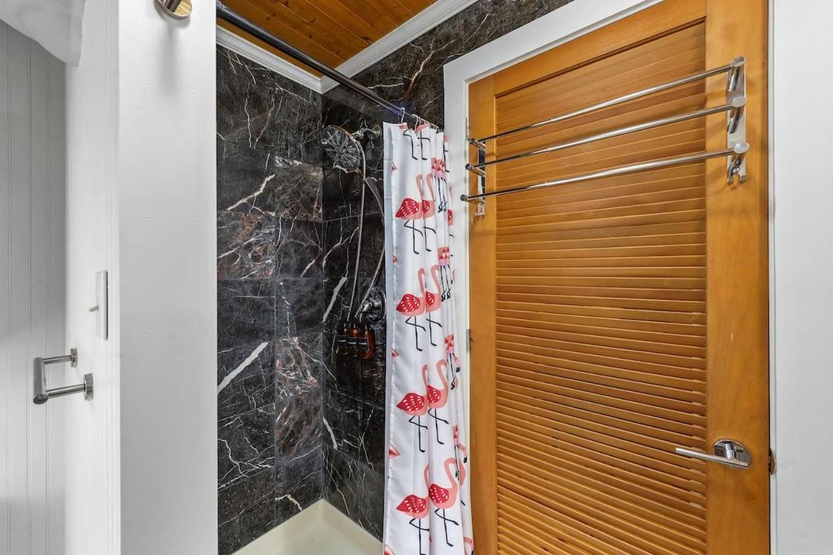 Bare Feet Bungalow -Close To Beach & Dog Friendly Гълфпорт Екстериор снимка