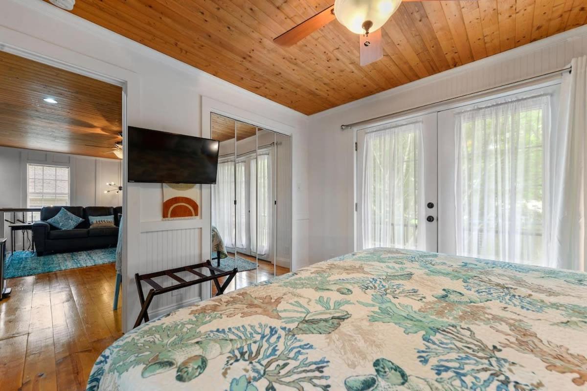Bare Feet Bungalow -Close To Beach & Dog Friendly Гълфпорт Екстериор снимка