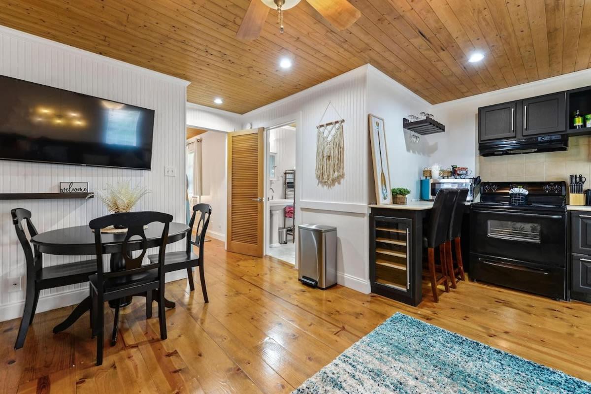 Bare Feet Bungalow -Close To Beach & Dog Friendly Гълфпорт Екстериор снимка